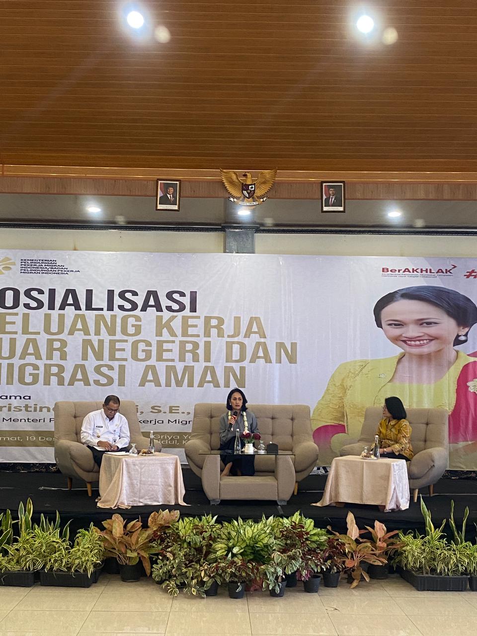 Wamen P2MI Christina Sosialisasikan Migrasi Aman di Kabupaten Semarang, Tekankan Kerja Luar Negeri Harus Legal